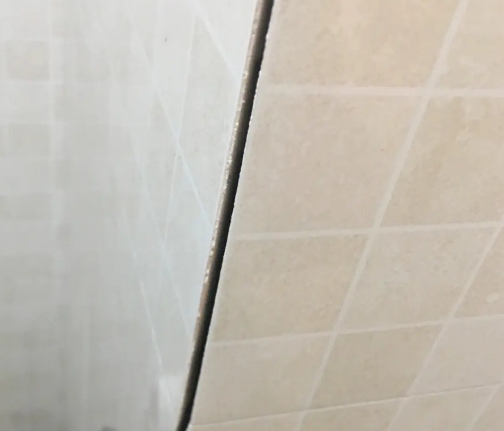 武清瓷砖空鼓维修公司分享阳台瓷砖脱落的修复过程可以分为以下几个步骤