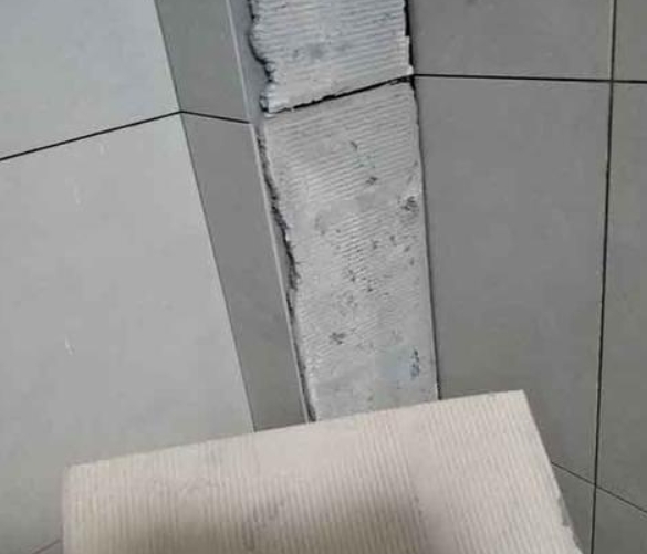武清瓷砖空鼓维修公司分享下厨房瓷砖脱落的补救措施。